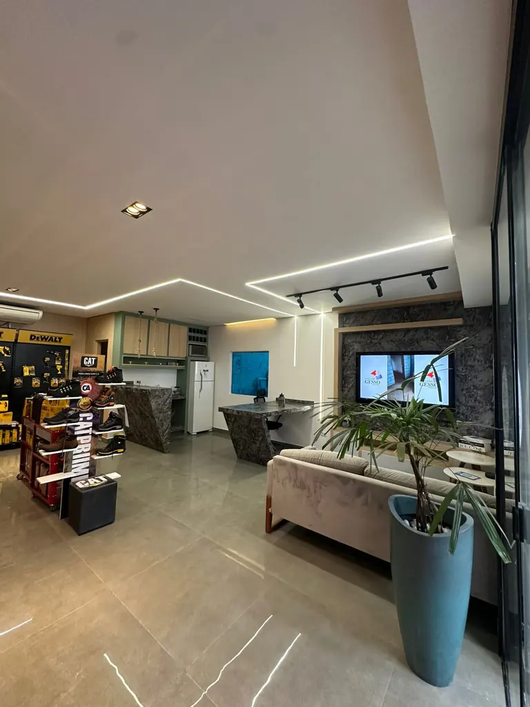 Showroom da Evolução Gesso com forro rebaixado e iluminação de LED